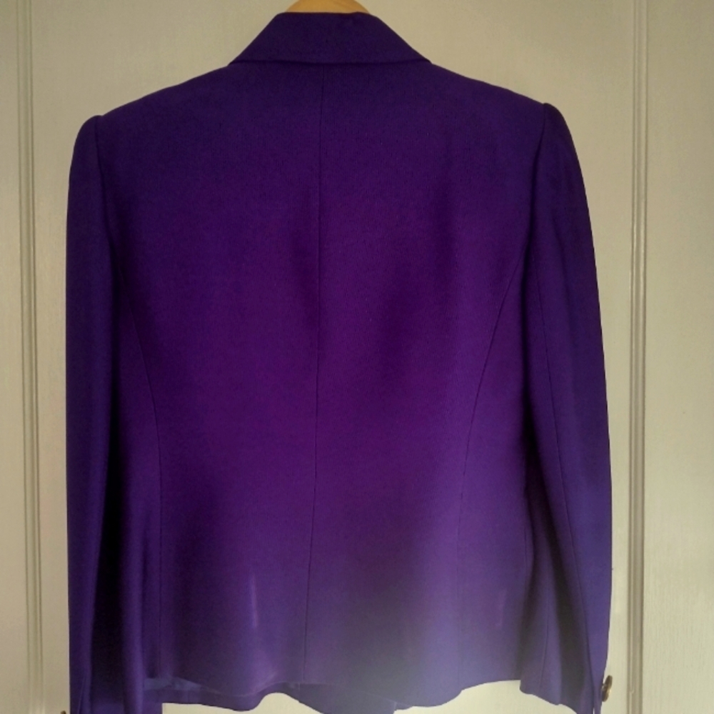 Vintage Silk Dana Buchman Blazer with matching skirt (can be sold separately) - Picture 2 of 13